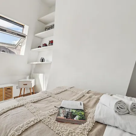 Charming Overlooking Place Des Victoires