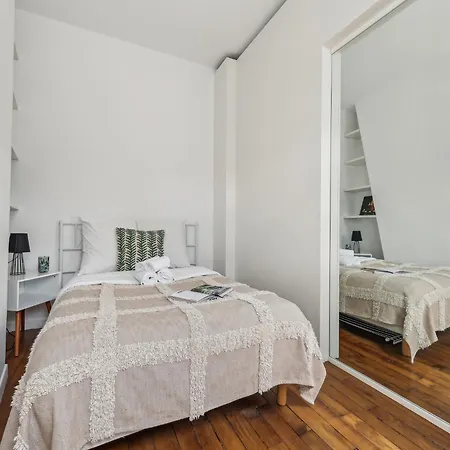 Charming Overlooking Place Des Victoires Apartment